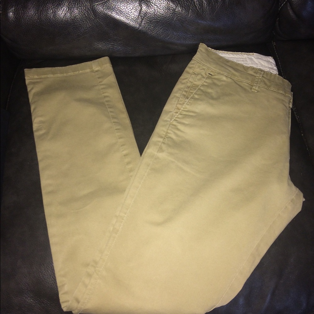 Zara Khakis
